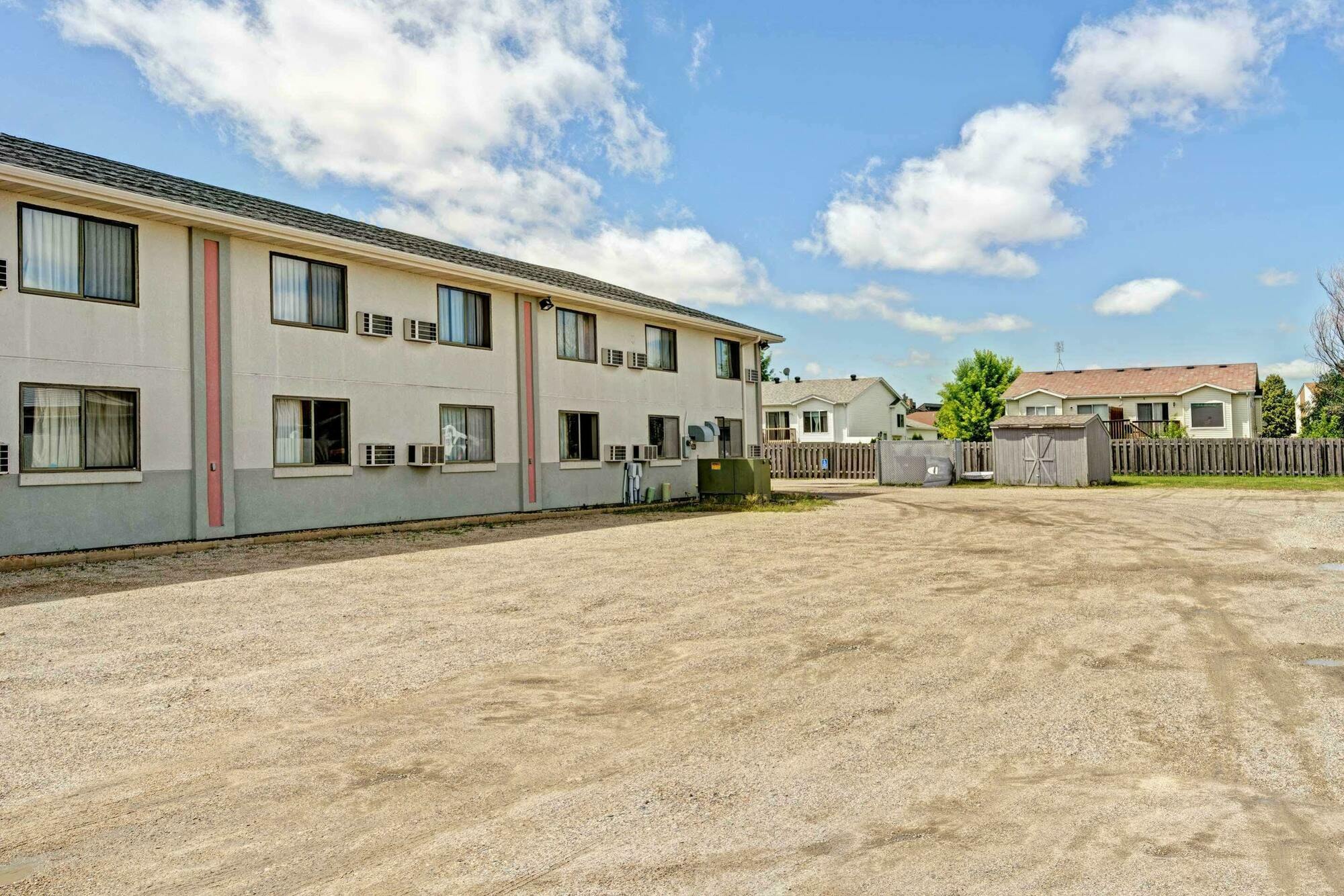 Super 8 By Wyndham Moorhead Hotel Exterior photo